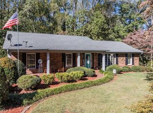 1920 Meadow Glen Ln, Winston Salem, NC 27127