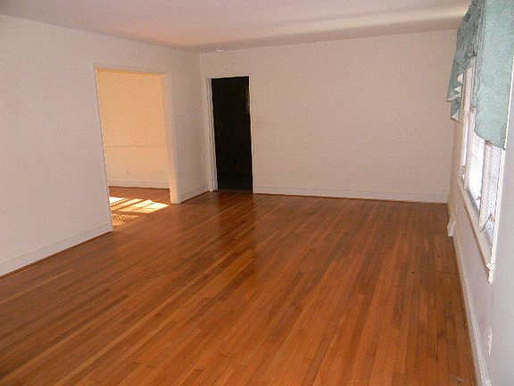 3rd image of 212 S Braxton Ave
