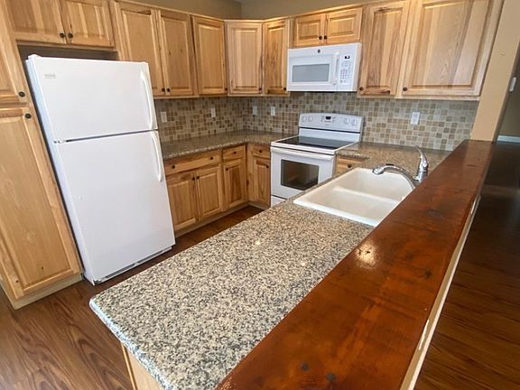 4th image of 940 Tata Ln