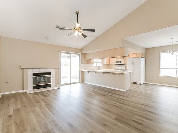 4th image of 334 Oak Canyon Dr