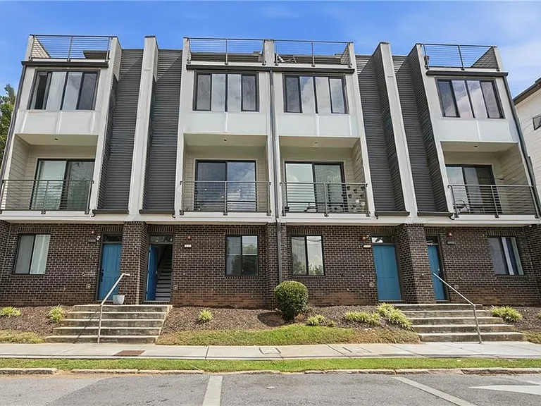 211 Bass St SW #10 — Photo 1