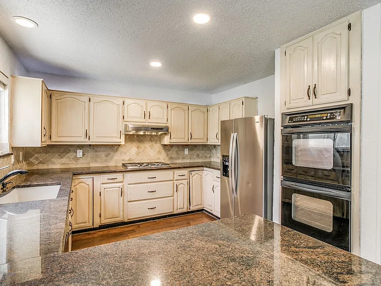 2204 Winslow Ct — Photo 10