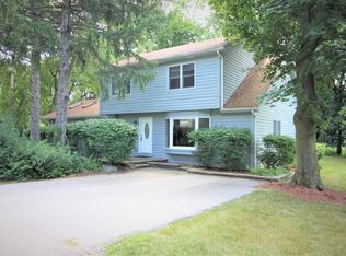 1010 E Thomas Rd, Wheaton, IL 60187