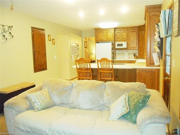 3rd image of 3408 Brent Ln