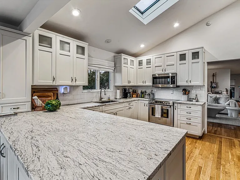 192 Dune Rd — Photo 11