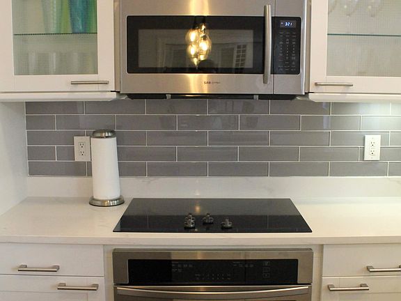 3rd image of 326 E Mallory Cir