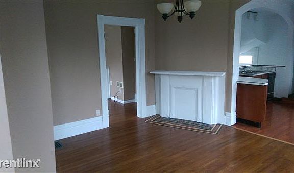 3rd image of 4924 Forest Ave #2