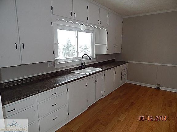 5th image of 4132 E Grand River Ave