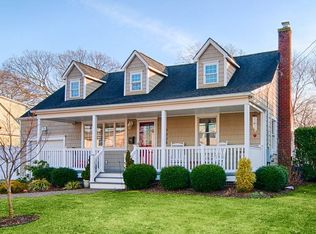 14 Alfan Dr, Sayville, NY 11782