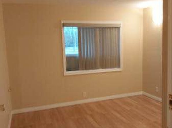 3 bedroom rental in Surrey — photo 6