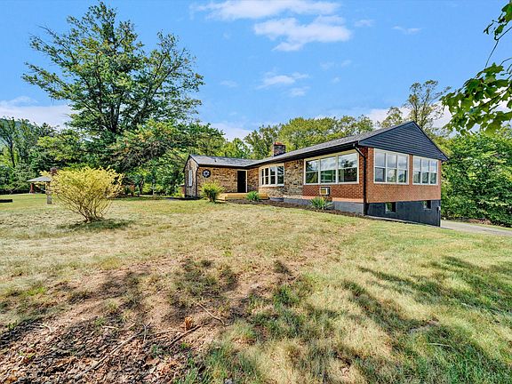 3rd image of 5931 Cotton Hill Rd