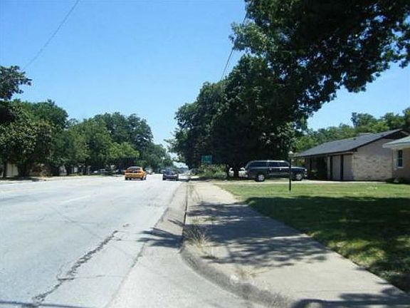 3rd image of 2105 E Park Row Dr