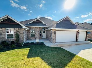 2900 Summit Hollow Dr, Norman, OK 73071