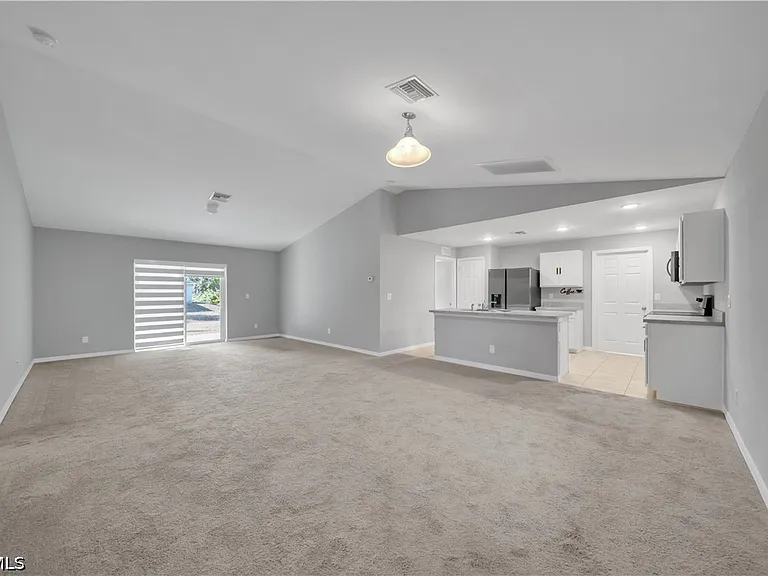 2617 53rd St W — Photo 2