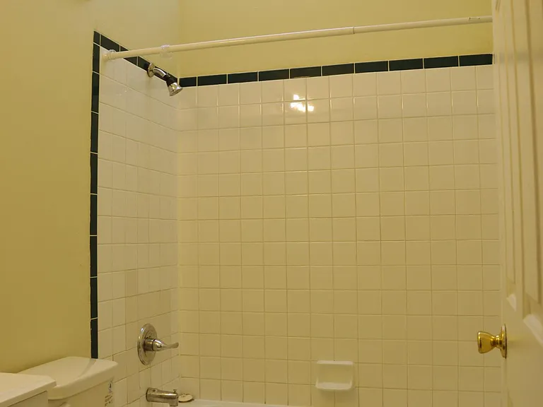 445 W McMicken Ave #2R — Photo 8