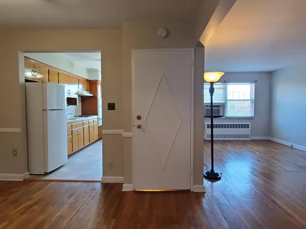 6134 71st St, Middle Village, NY 11379