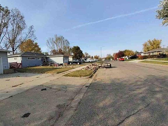 4th image of 401 15th Ave W