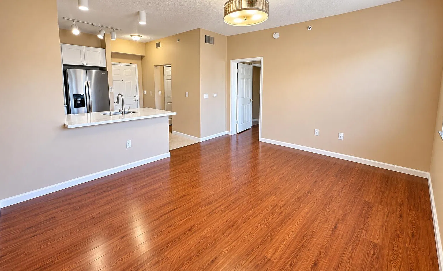 1 bed, 1.0 bath, 667 sqft, $2,000 — Photo 3