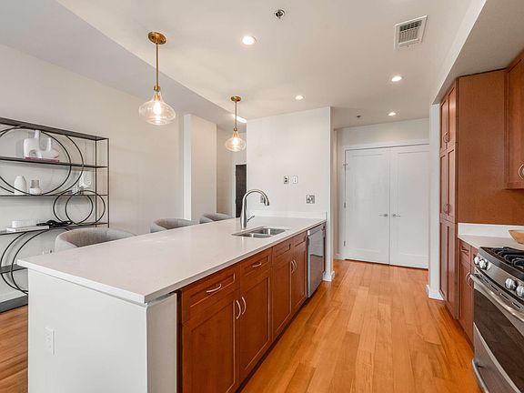 5th image of 900 20th Ave S APT 609