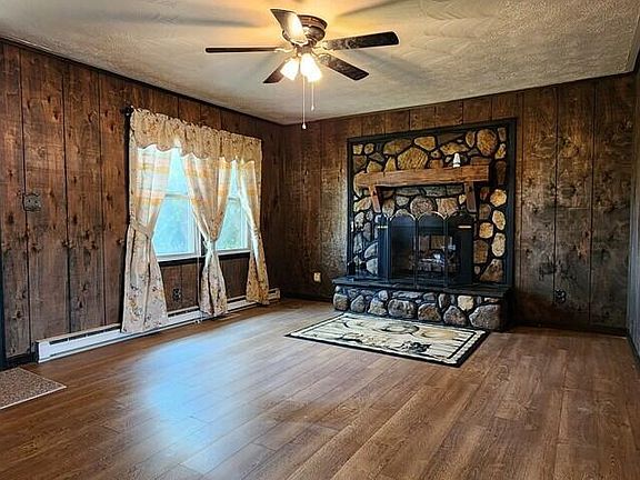 4th image of 18 Rogers Cir