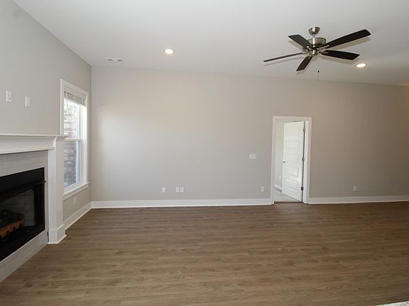 5th image of 588 Utah Ave