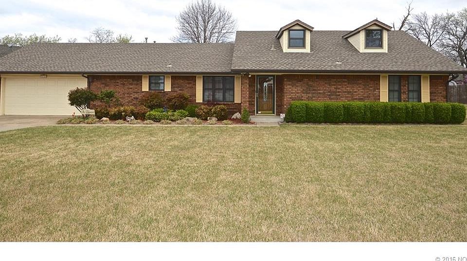 1st image of 18741 Woodbriar Ln