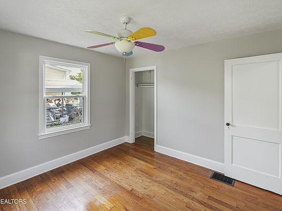 4th image of 111 Park Dr