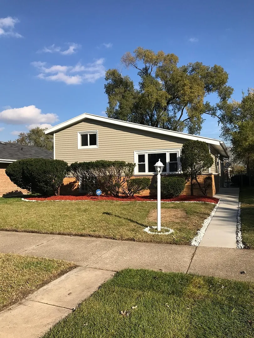 14641 Dante Ave photo 1