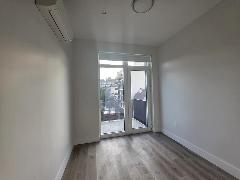 1595 New York Ave #4R — Photo 8