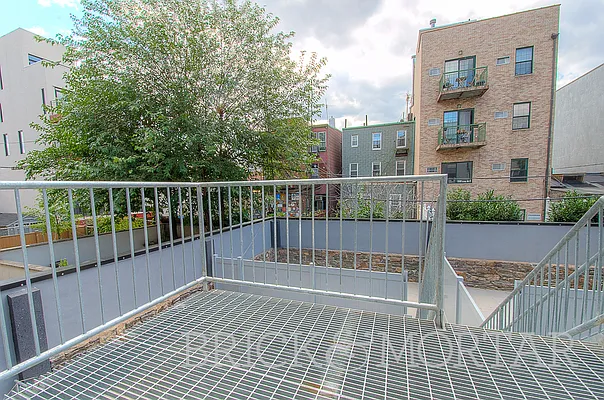 Rented by Brick&Mortar | media 65