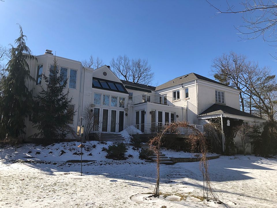 2nd image of 105 Oakmont Rd