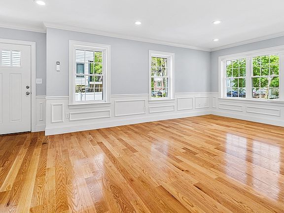 3rd image of 10 Edith St #10