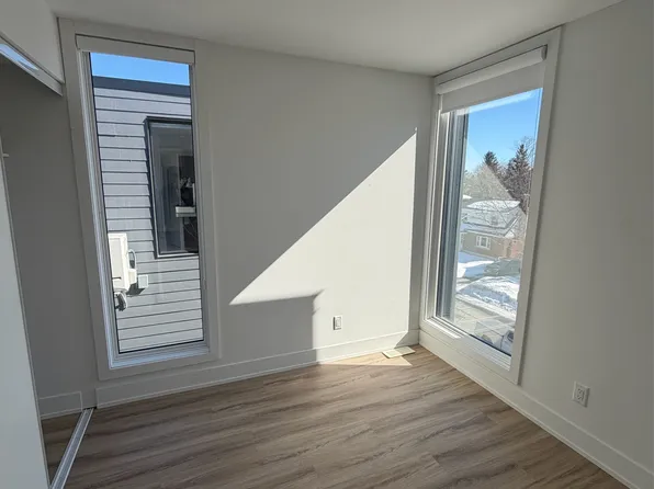 273 Duncairn Ave #2, Ottawa, ON K1Z 7H1