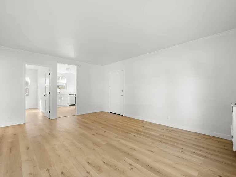 8738 Belford Ave #8738 — Photo 9