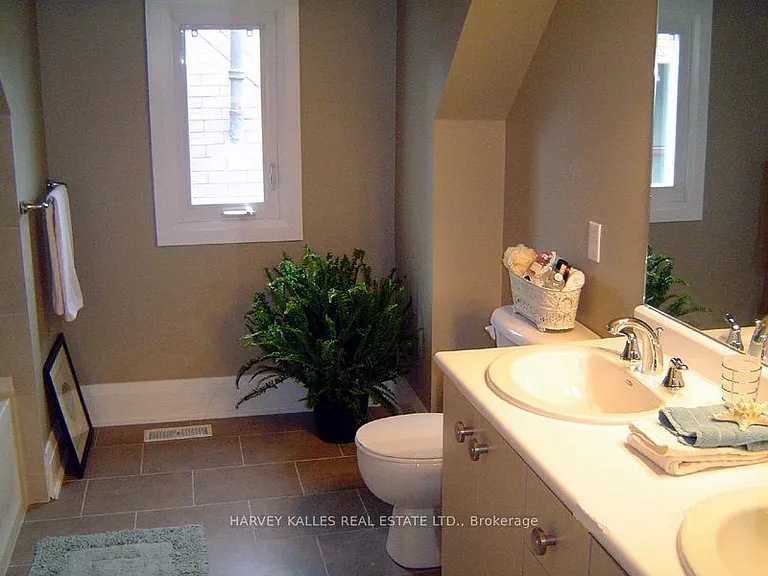 543 Palmerston Blvd #3 — Photo 8