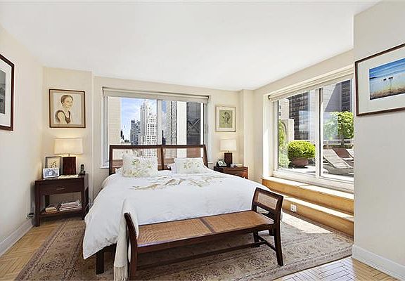 3rd image of 106 W 59th St APT 27E