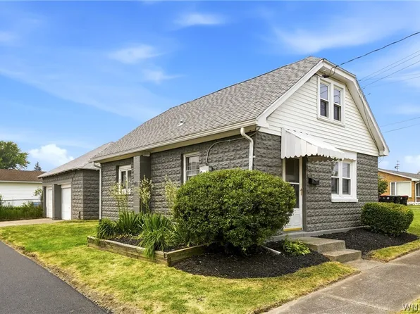 29 Cowing St, Lancaster, NY 14086