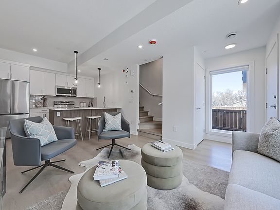 2nd image of 205 9a St NE