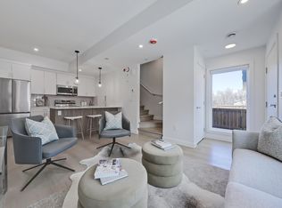 205 9a St NE, Calgary, AB T2E 4K8