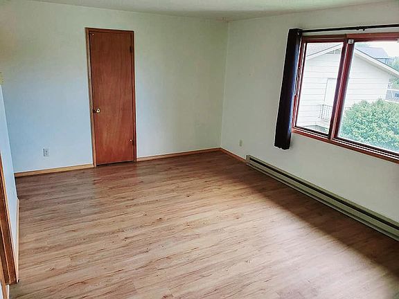 419 Living room 2 of 2
