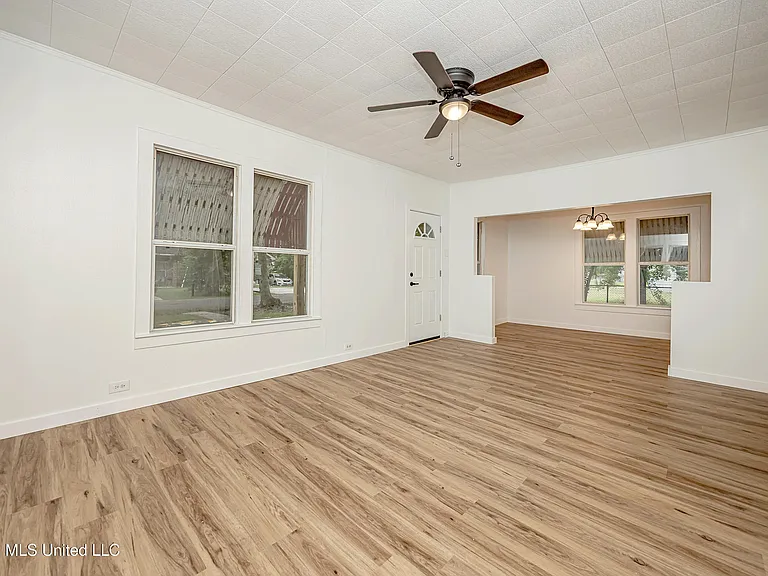 4406 Richard St — Photo 6