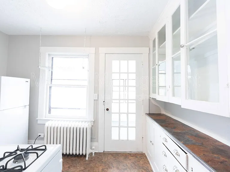 405 Alexander St #C — Photo 2