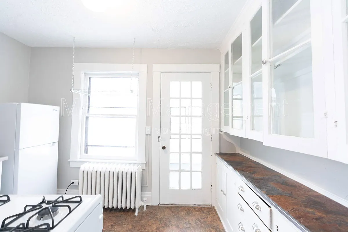 Building Photo - 405 Alexander St #C