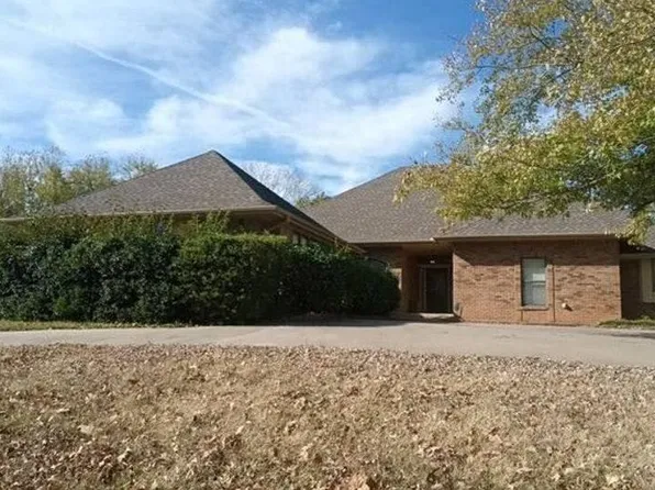 2307 Robinwood Cir, Shawnee, OK 74801