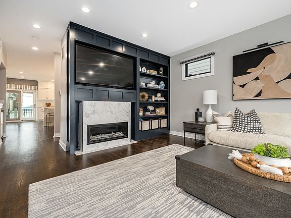 4th image of 2028 N Wolcott Ave