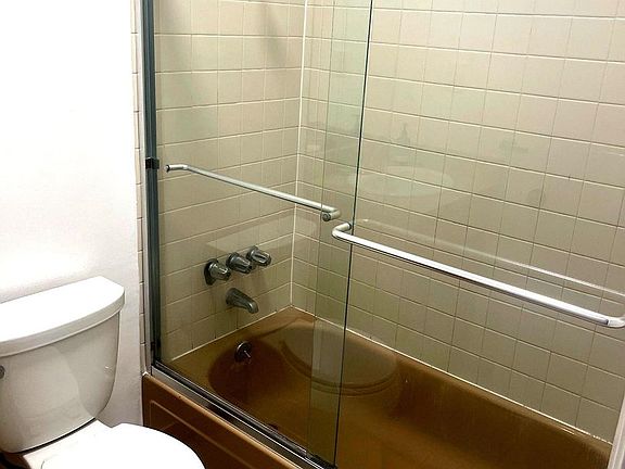 2nd image of 606 Oak St #1-2-5