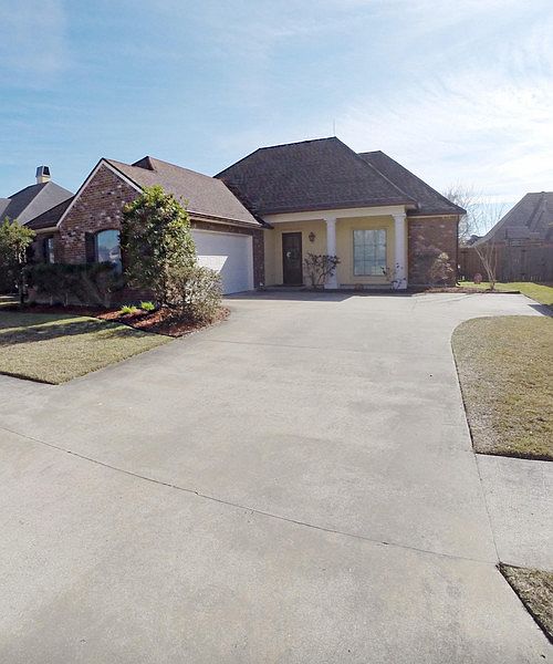 1st image of 204 Brookhaven Dr