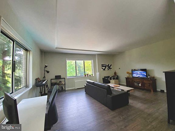 3rd image of 10500 Rockville Pike Unit M09