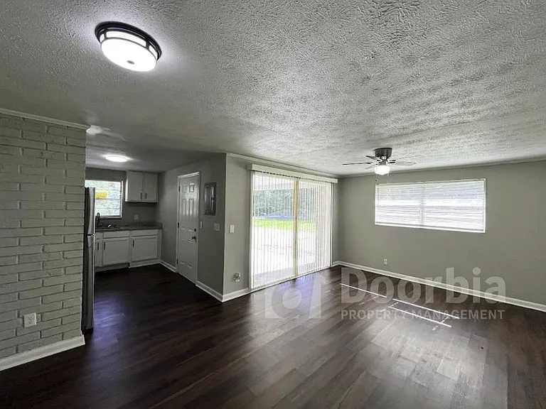 6314 Fabian Dr — Photo 4