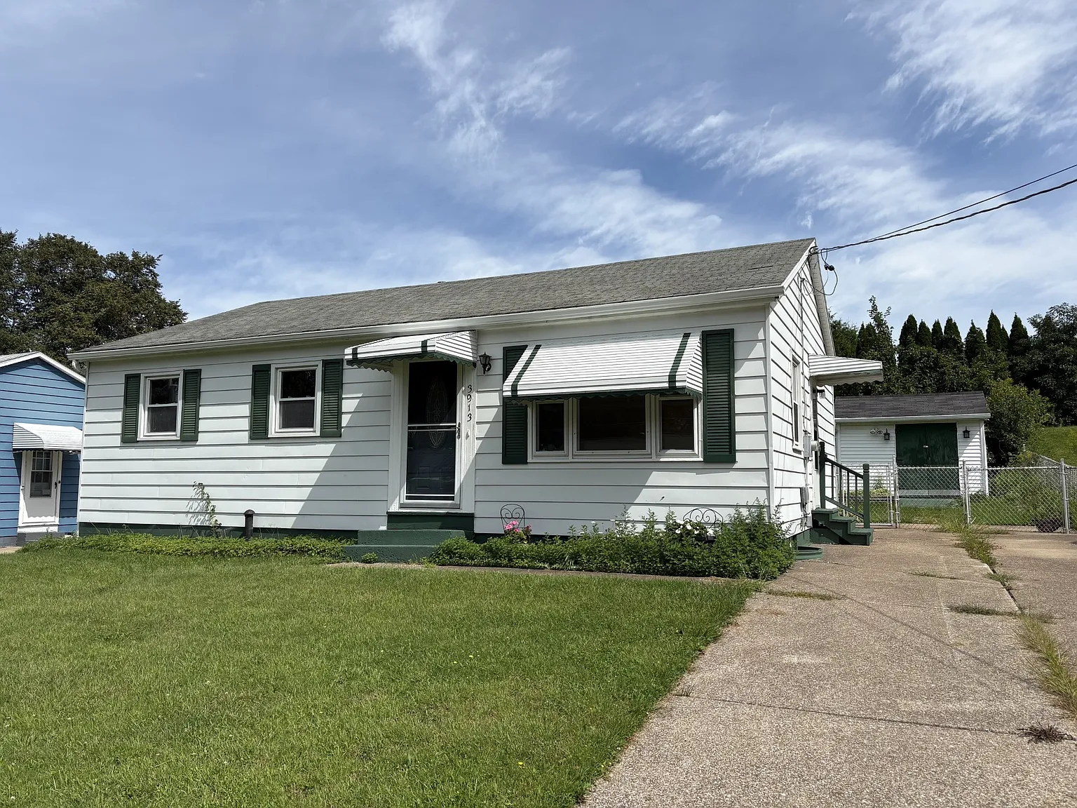 3913 Stanley Avenue - 1 — Photo 1